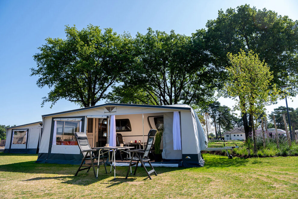 Romantische Abendstimmung auf einem ruhigen Camping Platz in Brüggen – Erholung pur in der Natur.